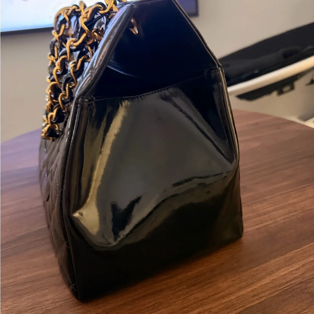 Rare Vintage Chanel Black Quilted Women's Bag! Great condition!